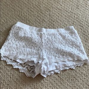 Lilly Pulitzer white knit lace shorts. Size large